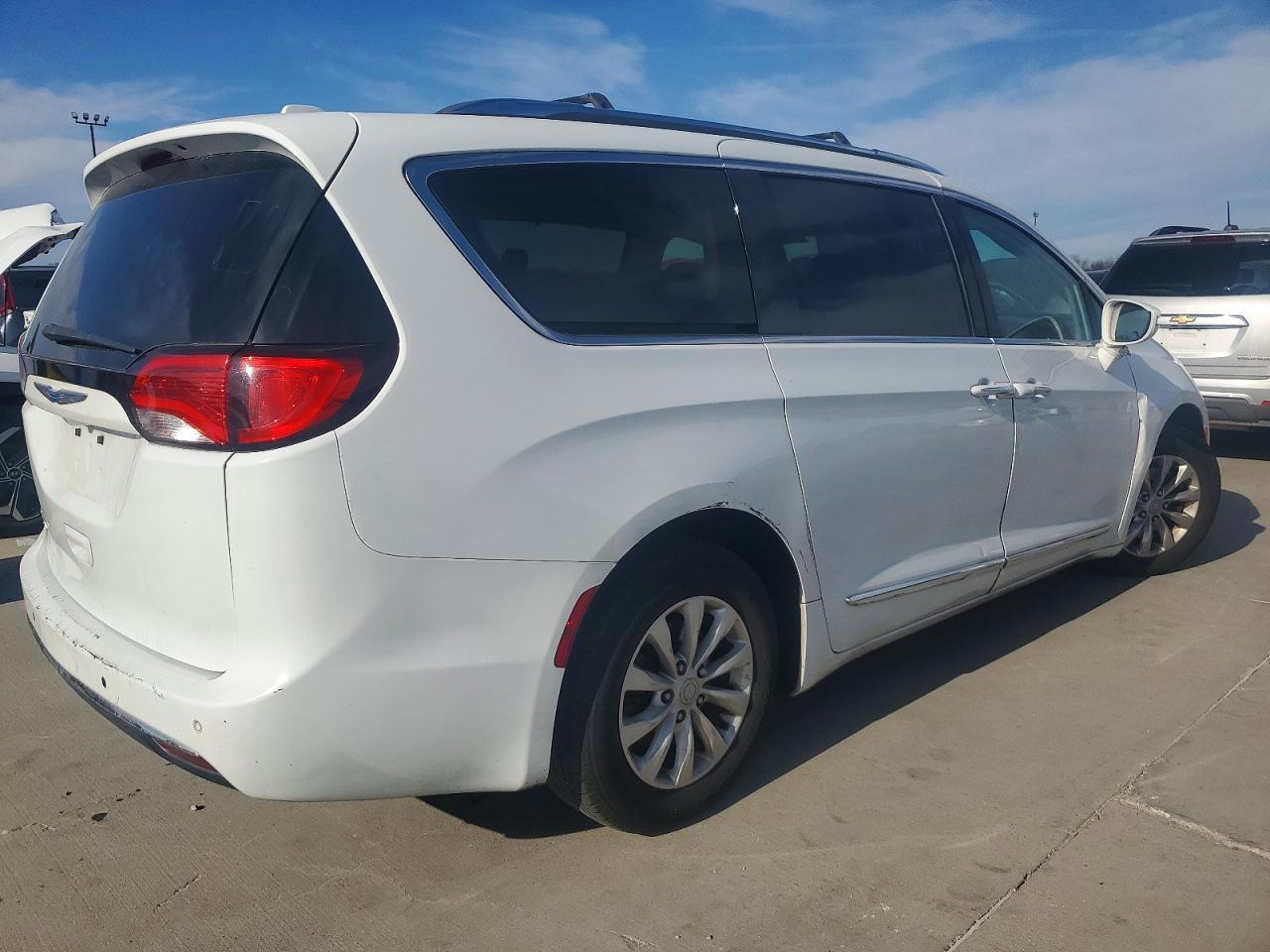 2019 Chrysler Pacifica Touring l