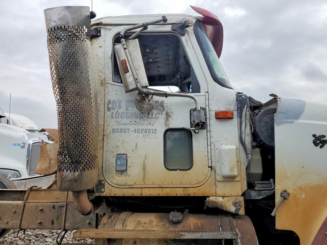 2000 International 9900I Truck Cab AND Chassis