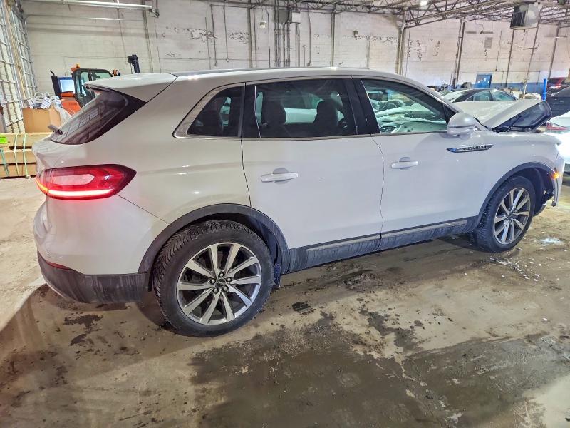 2019 Lincoln Nautilus Select