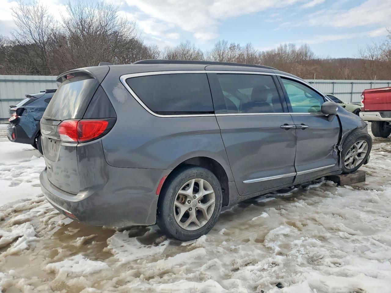 2017 Chrysler Pacifica Touring l