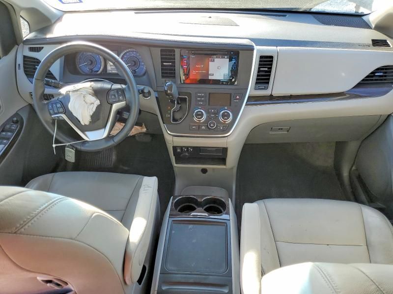 2015 Toyota Sienna xle