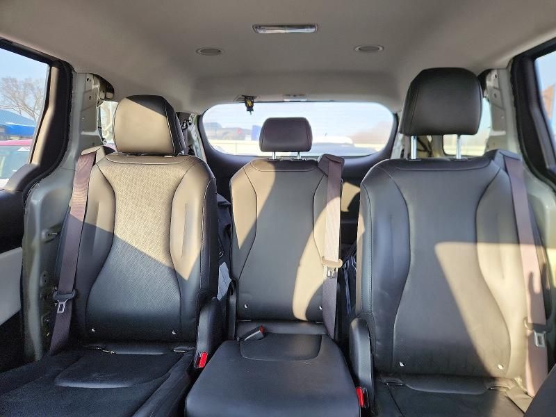 2022 KIA Carnival lx