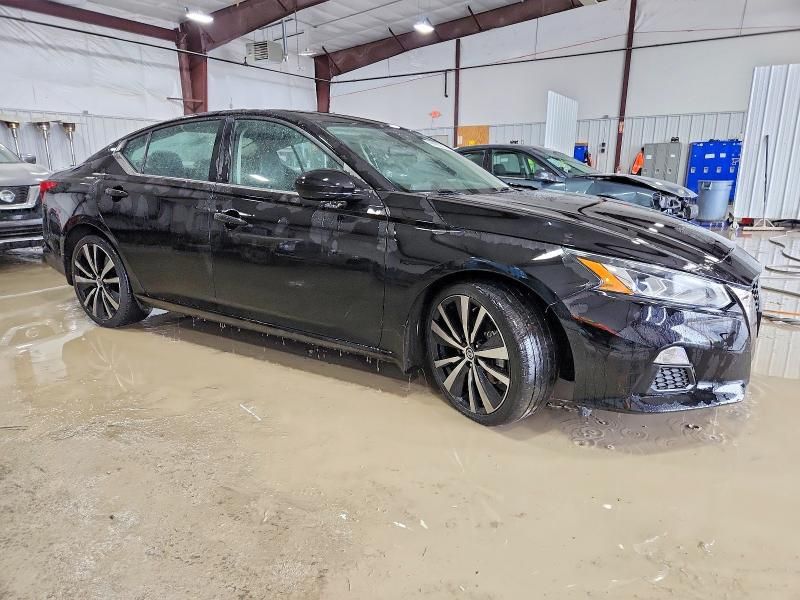 2022 Nissan Altima sr