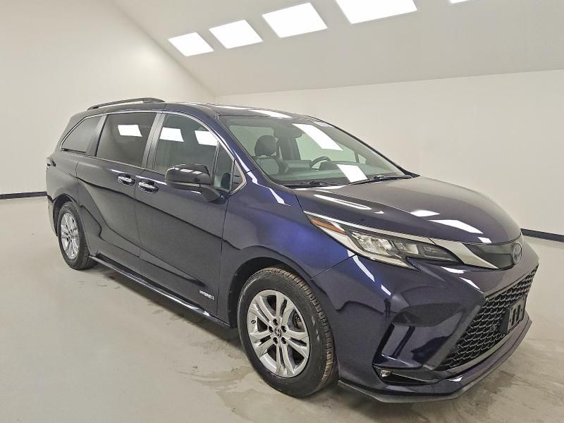 2021 Toyota Sienna xse