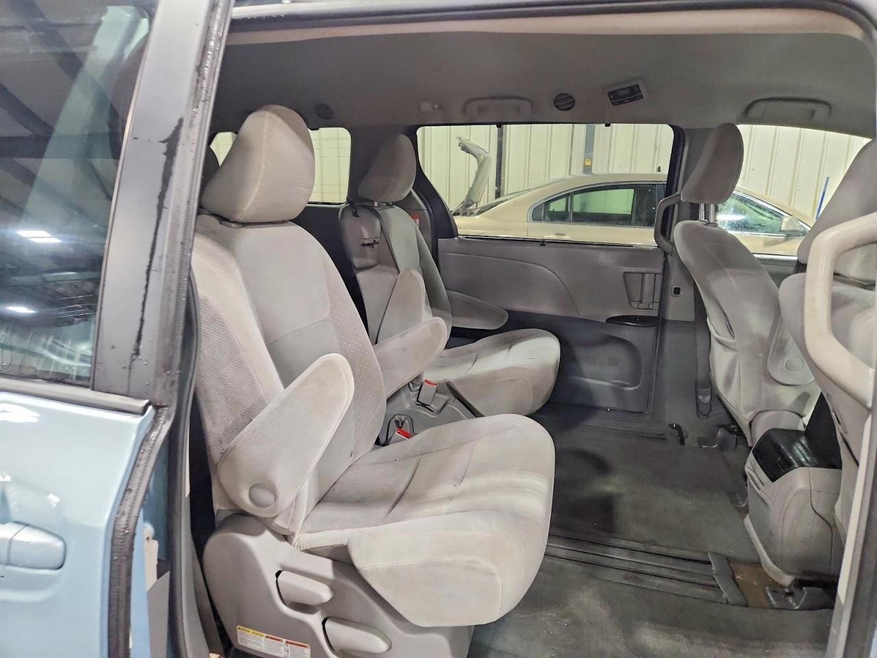 2017 Toyota Sienna le