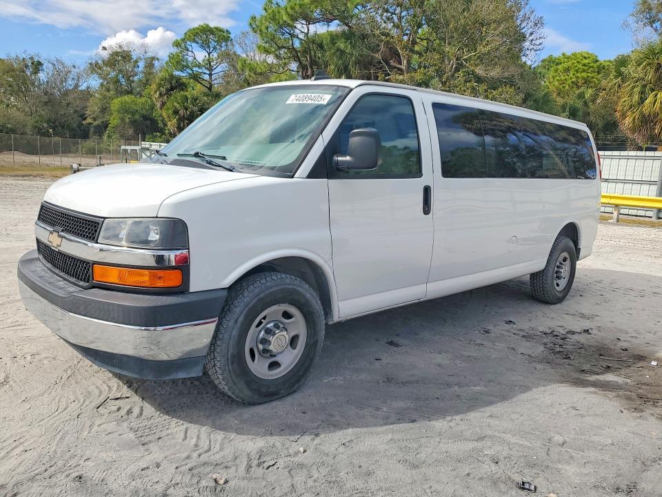 2017 Chevrolet Express G3500 LT