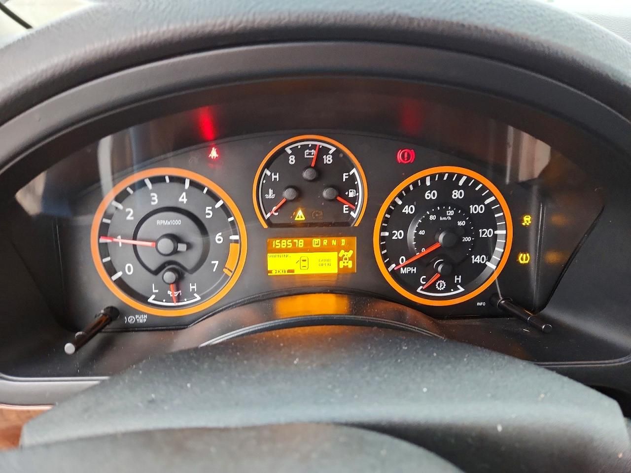 2012 Nissan Armada sv