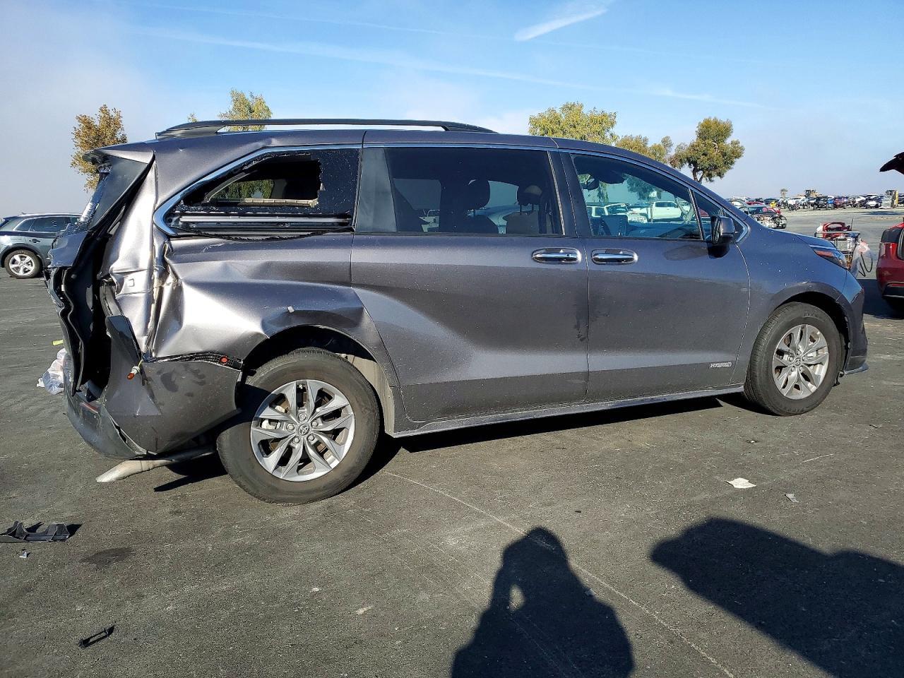 2021 Toyota Sienna xle