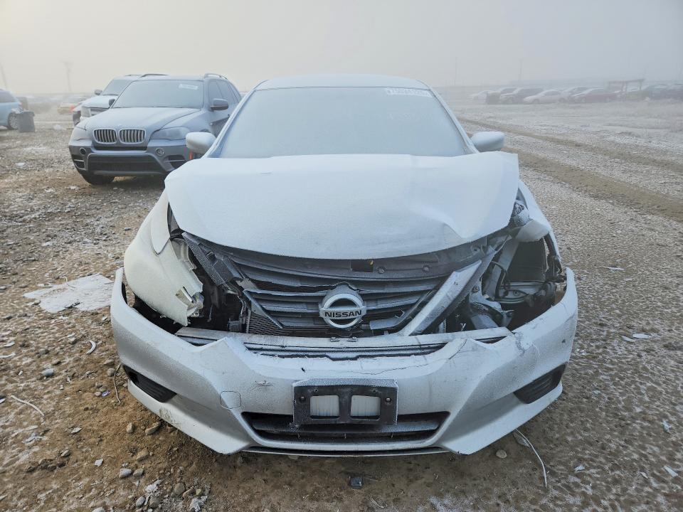2016 Niss Altima 2.5 s