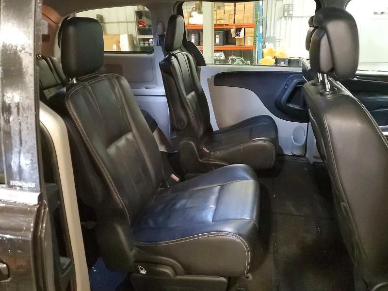 2014 Chrysler Town & Country Touring