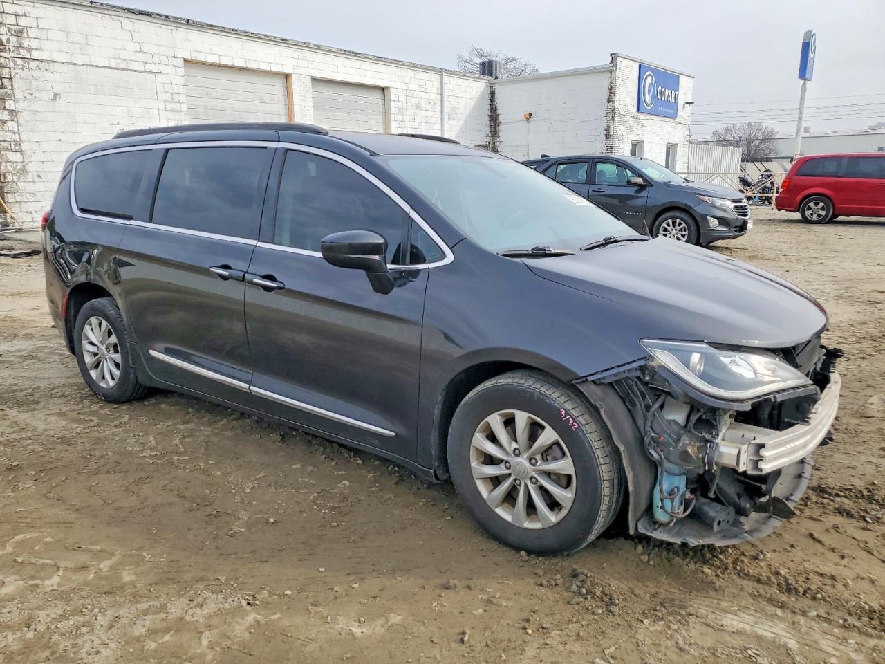 2017 Chrysler Pacifica Touring l