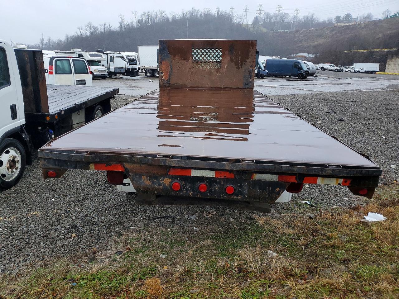 2005 Freightliner Business Class M2 Flatbed Truck