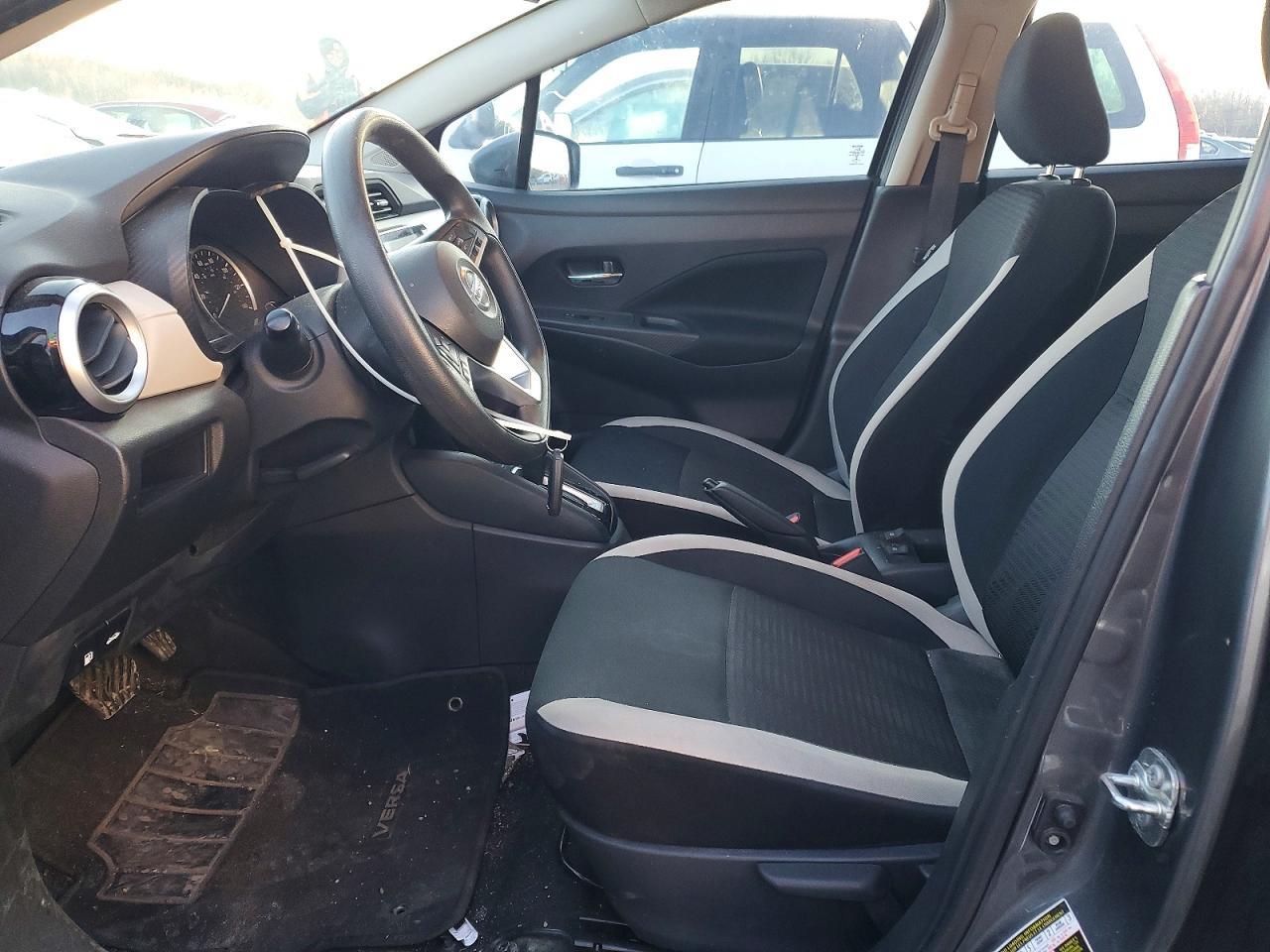 2022 Nissan Versa sv