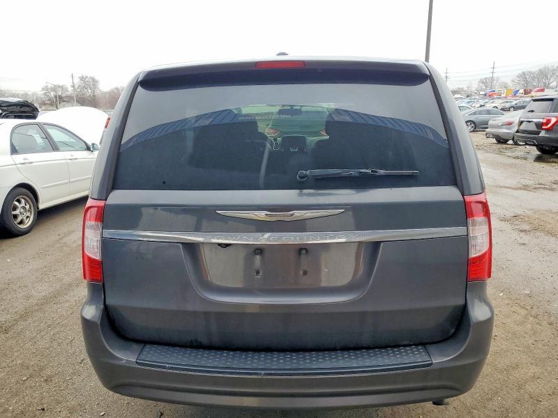2016 Chrysler Town & Country s