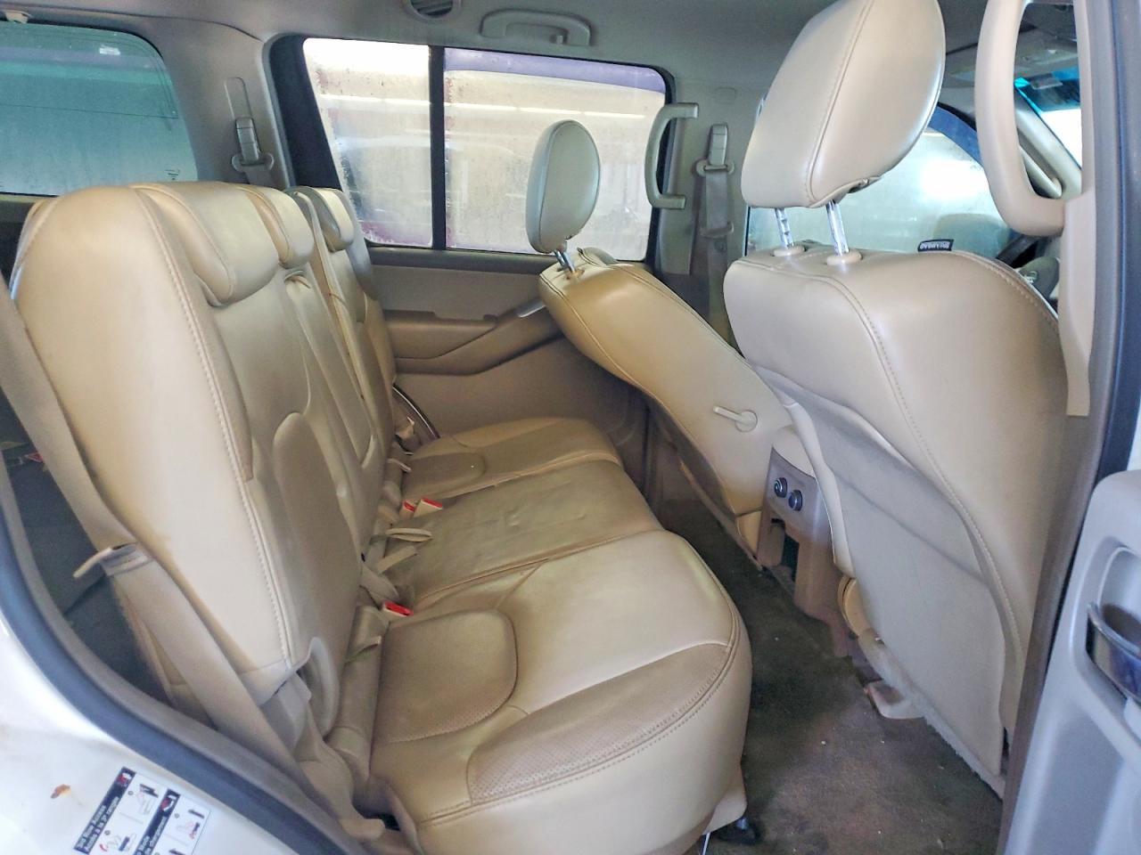 2011 Nissan Pathfinder s