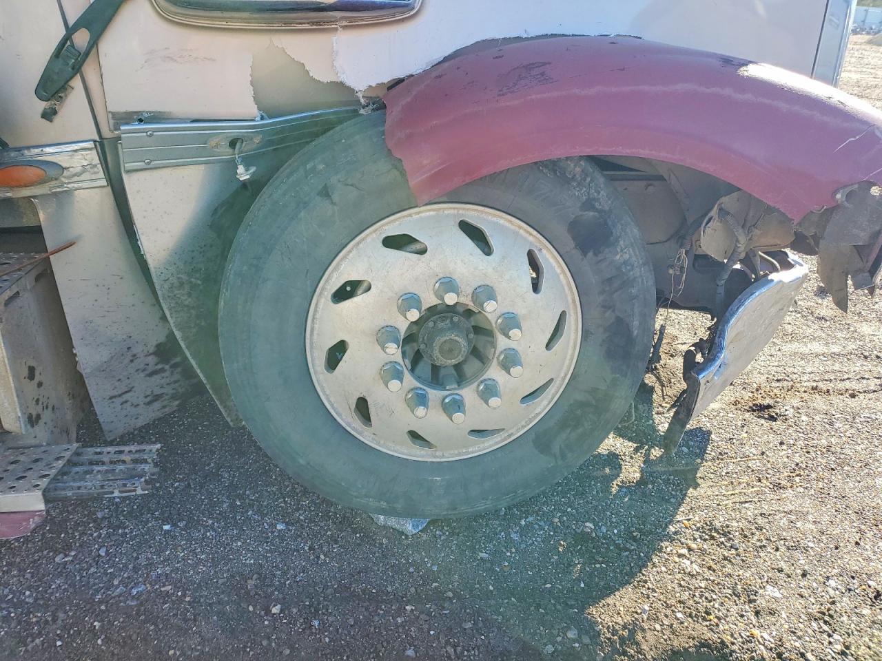 2005 Freightliner Coronado Semi Truck