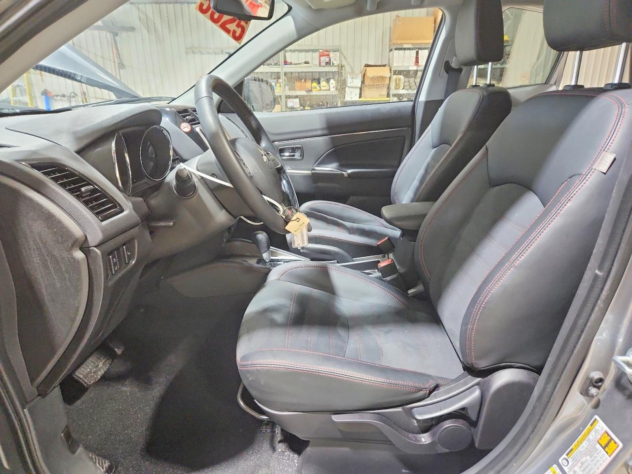 2025 Mitsubishi Outlander Sport s