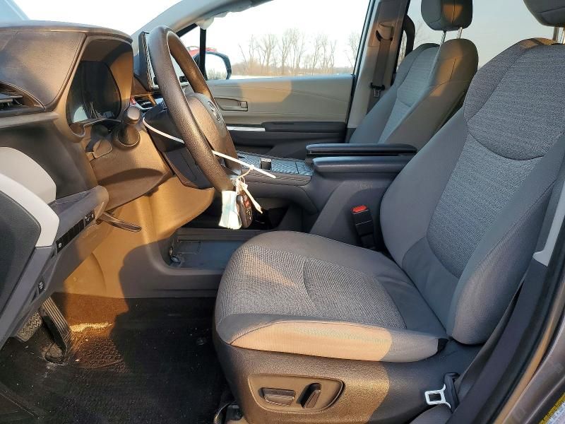 2023 Toyota Sienna le