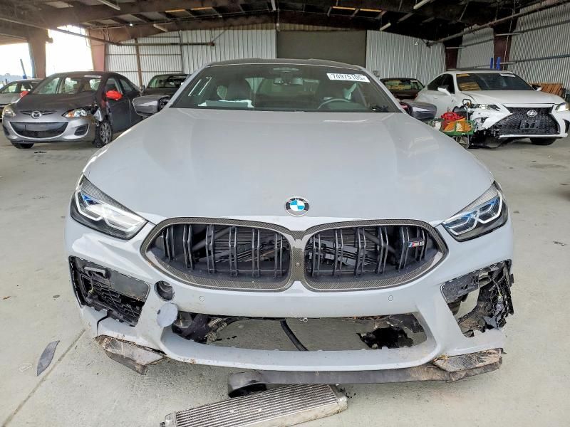 2022 BMW M8