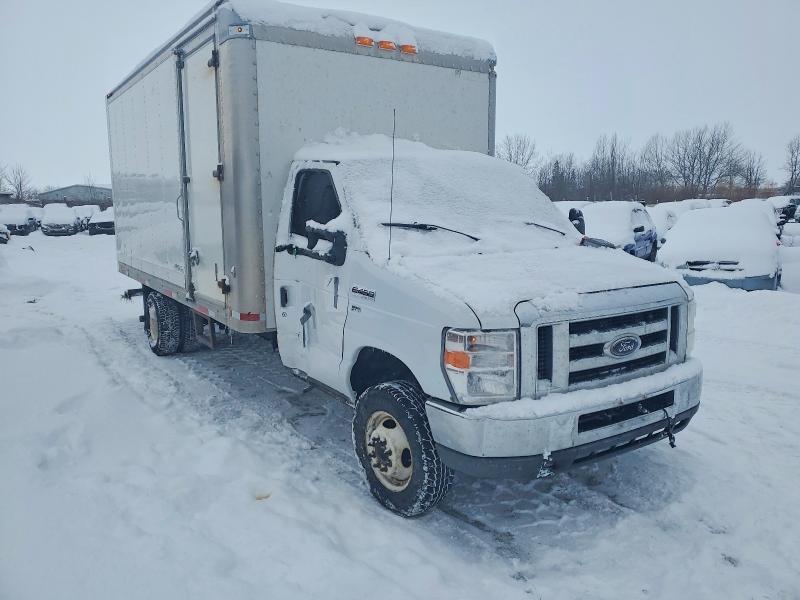 2016 Ford Econoline E450 Super Duty Cutaway Van