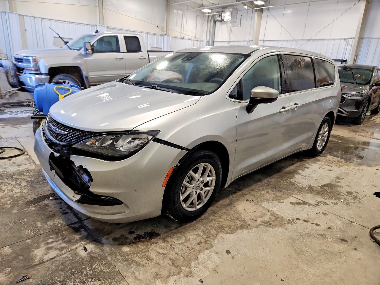 2023 Chrysler Voyager lx