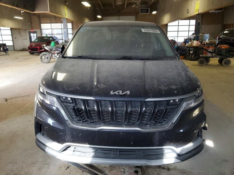 2023 KIA Carnival lx