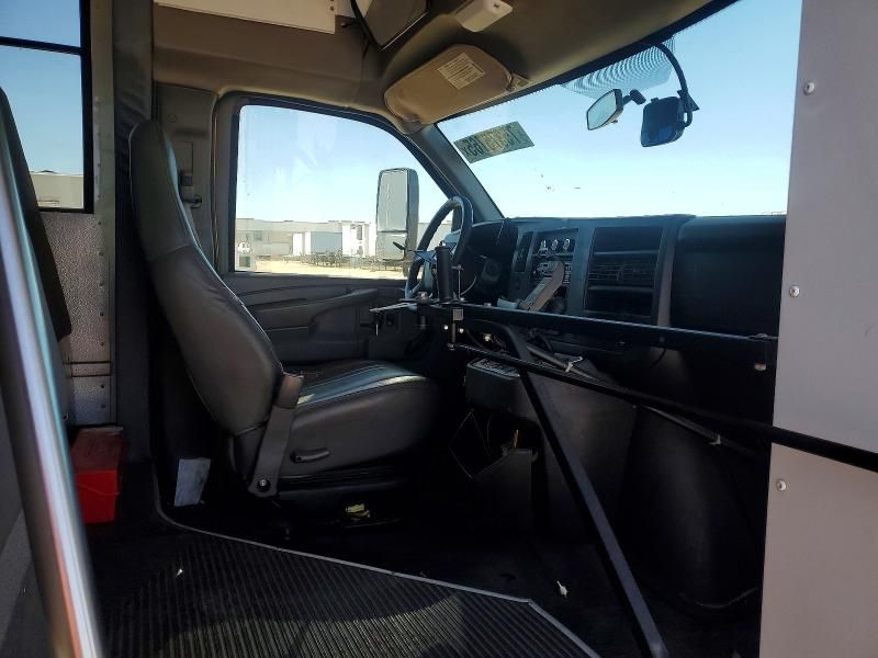 2012 Chevrolet 2012 Collins Bantam G3500-school bus