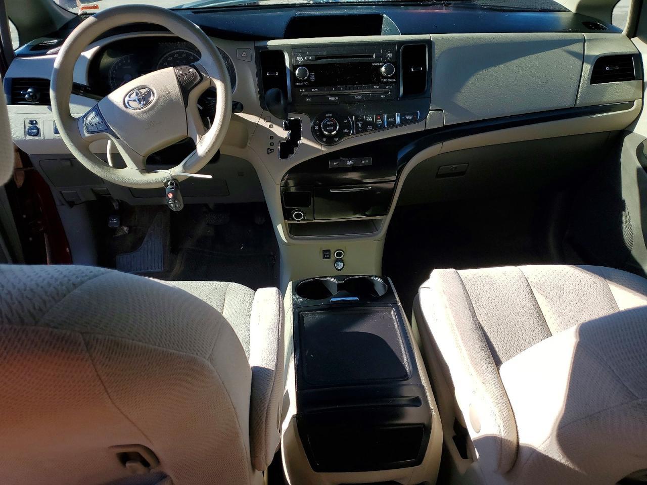 2014 Toyota Sienna le