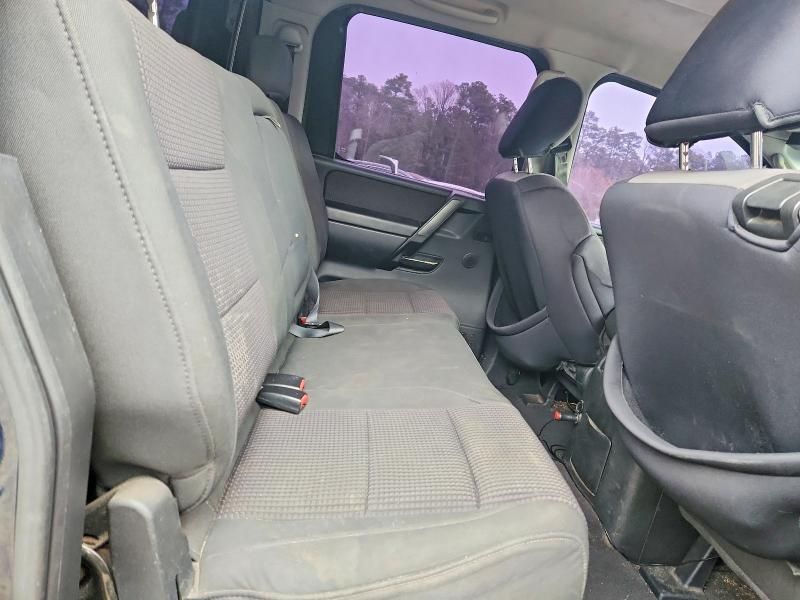 2010 Nissan Titan xe