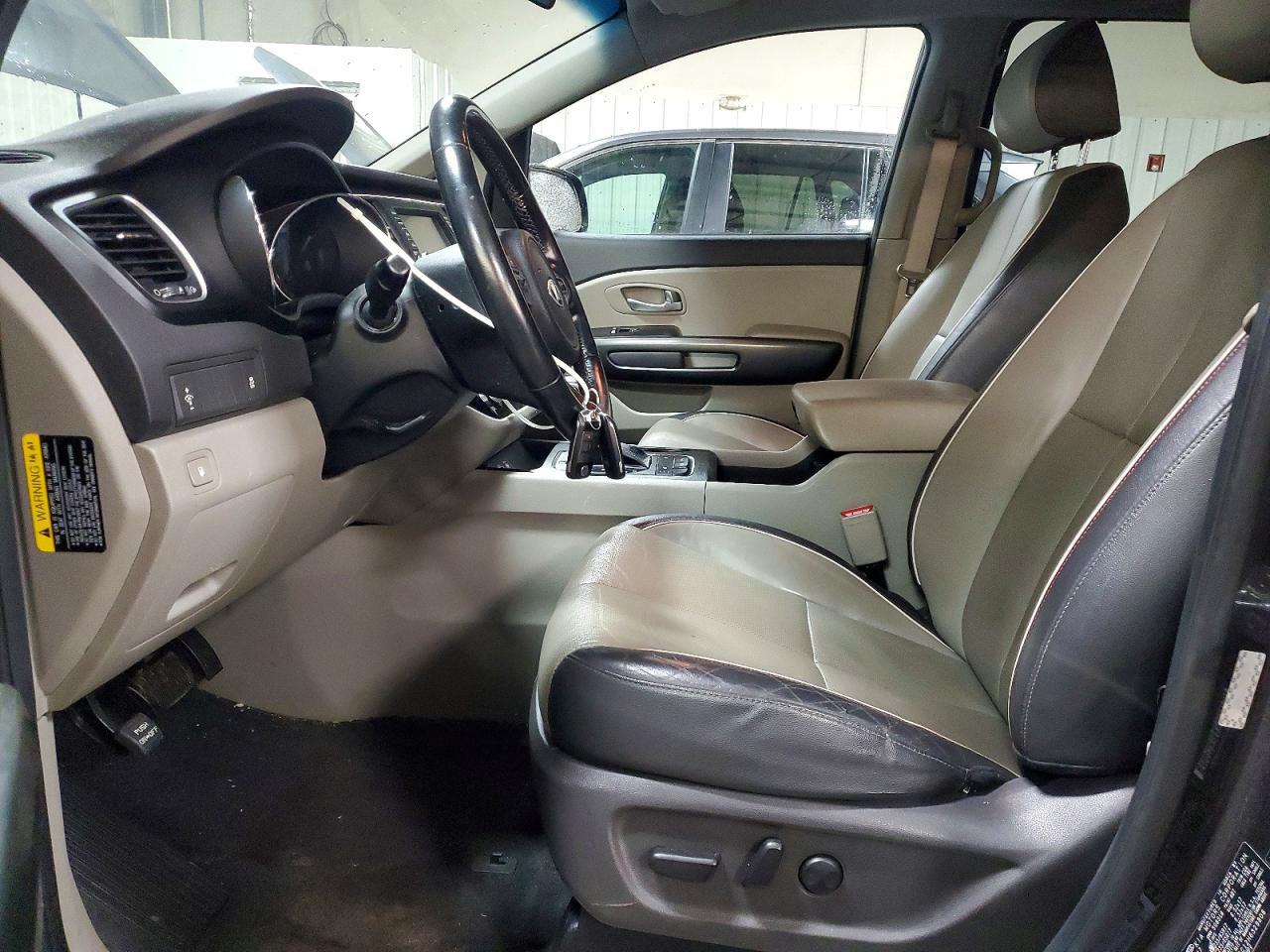 2017 KIA Sedona lx