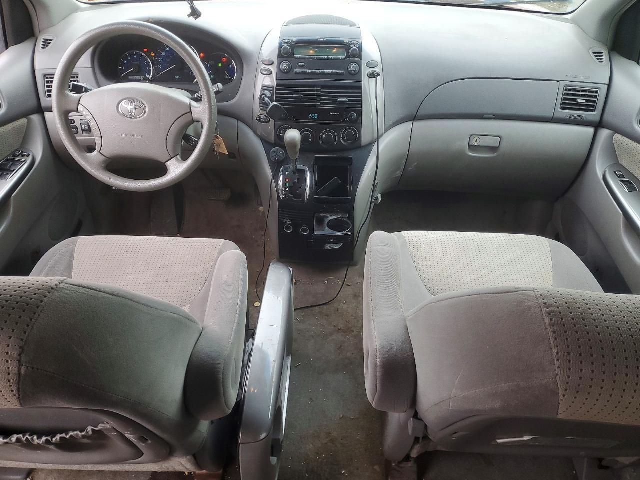 2010 Toyota Sienna ce