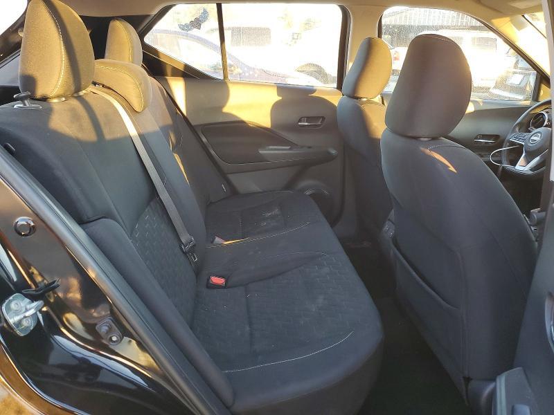 2022 Nissan Kicks sv