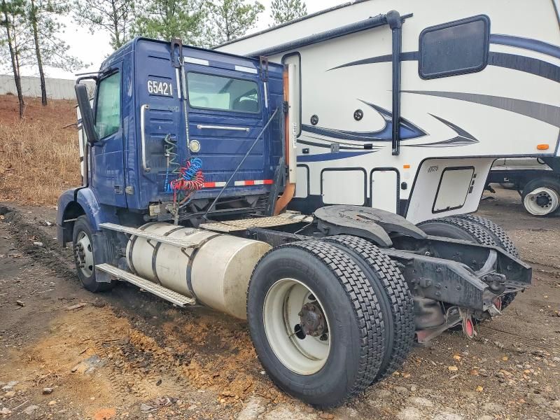 2009 Volvo VNM Semi Truck