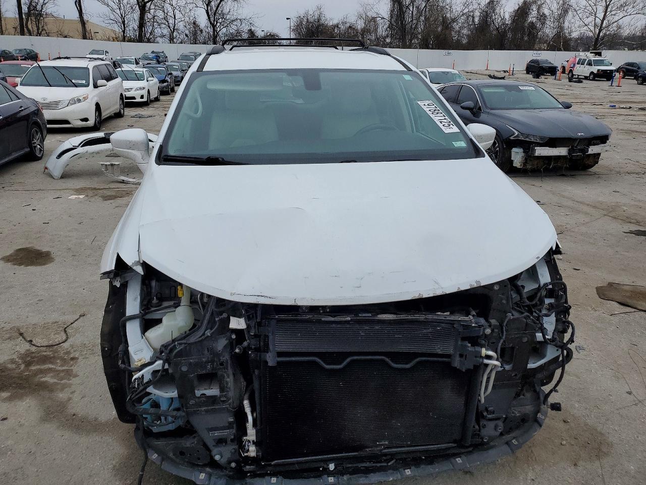 2017 Chrysler Pacifica Touring l