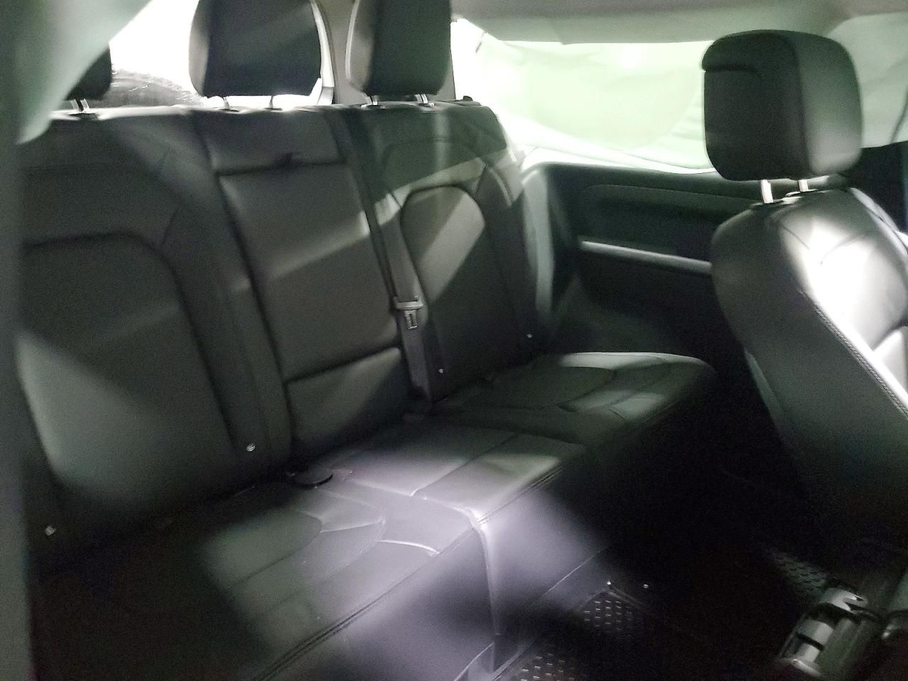 2025 Land Rover Defender 90 s