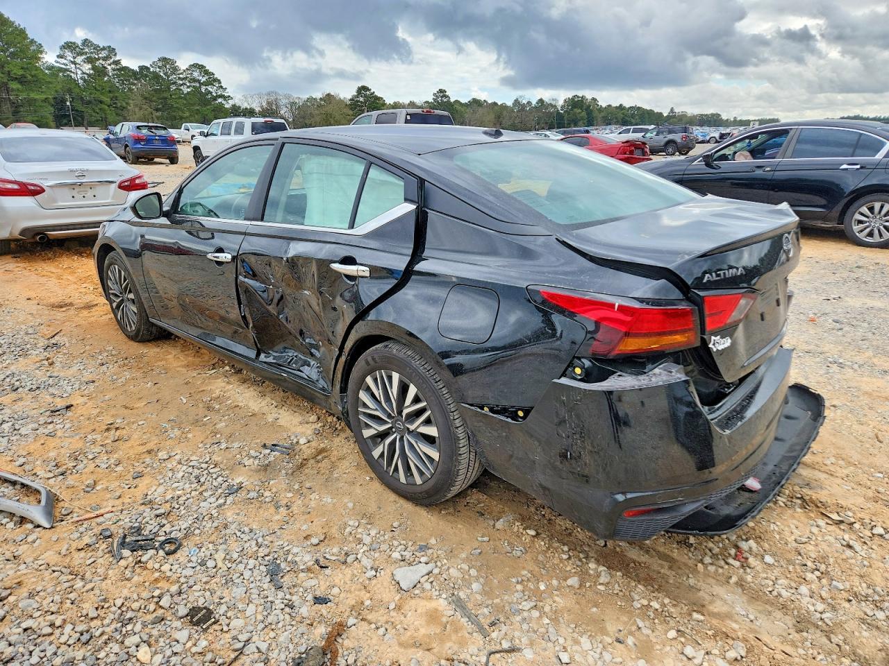 2024 Nissan Altima sv