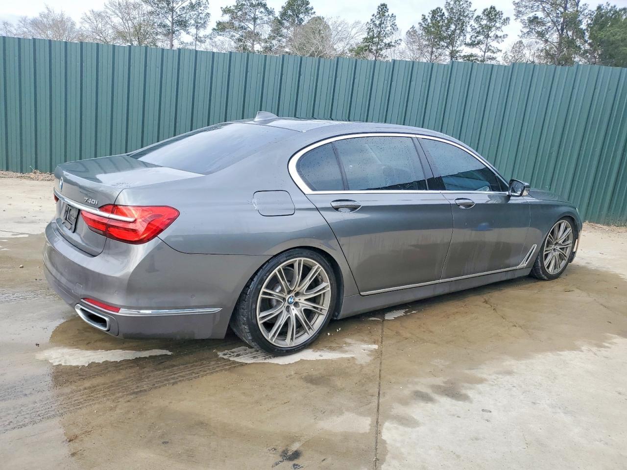 2016 BMW 740 i