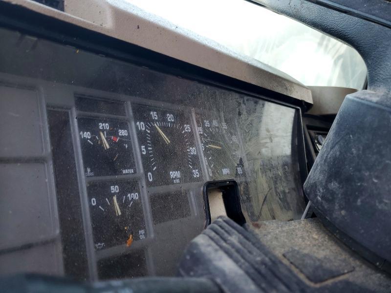 2001 International F-2574 Feed Mixer Truck