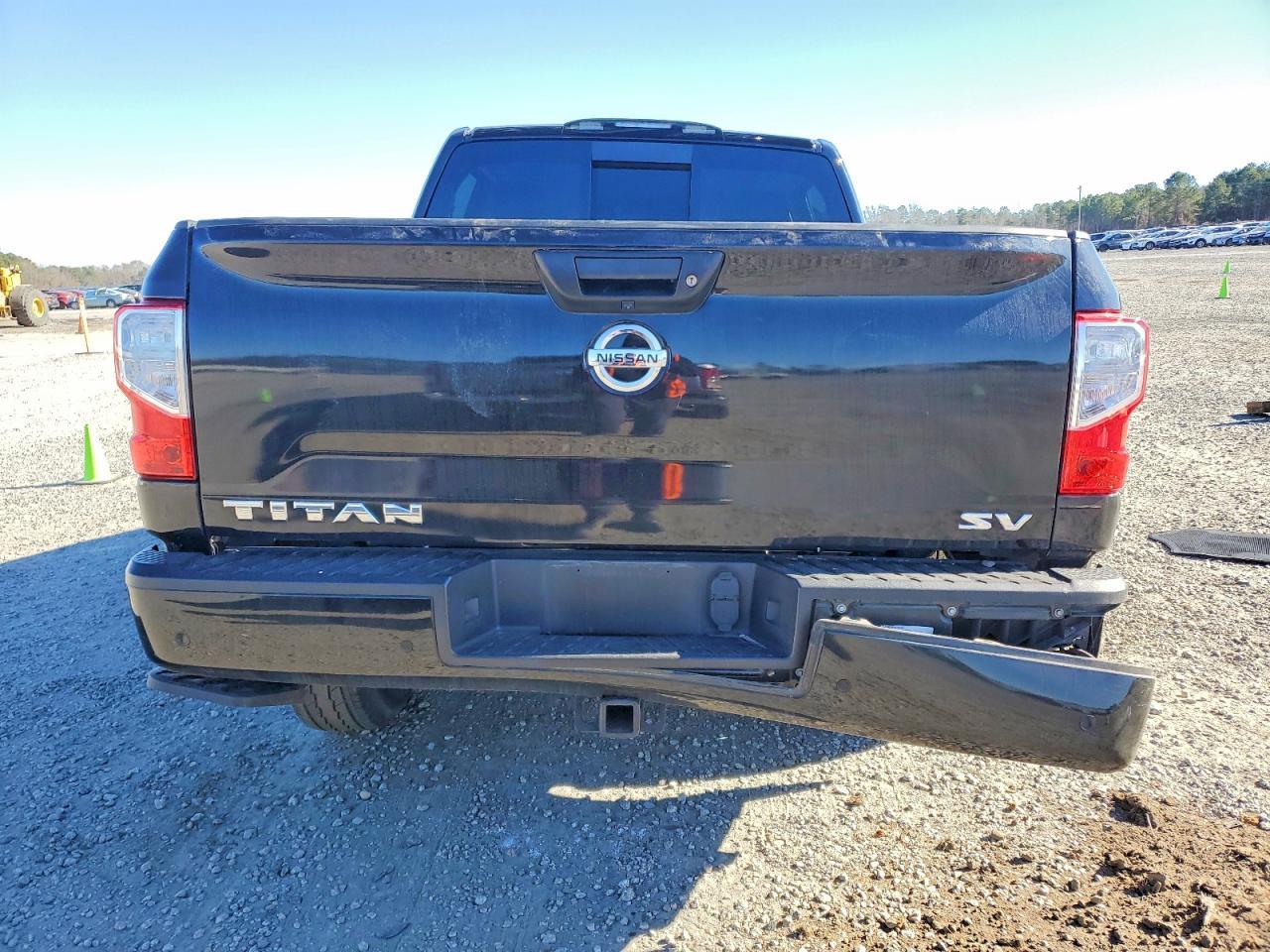 2021 Nissan Titan sv