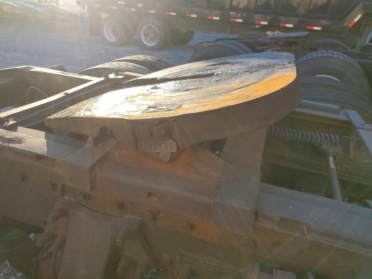 2000 Freightliner CC Conventional Semi Truck