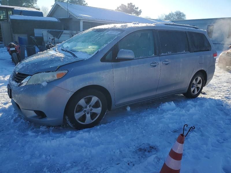 2013 Toyota Sienna le