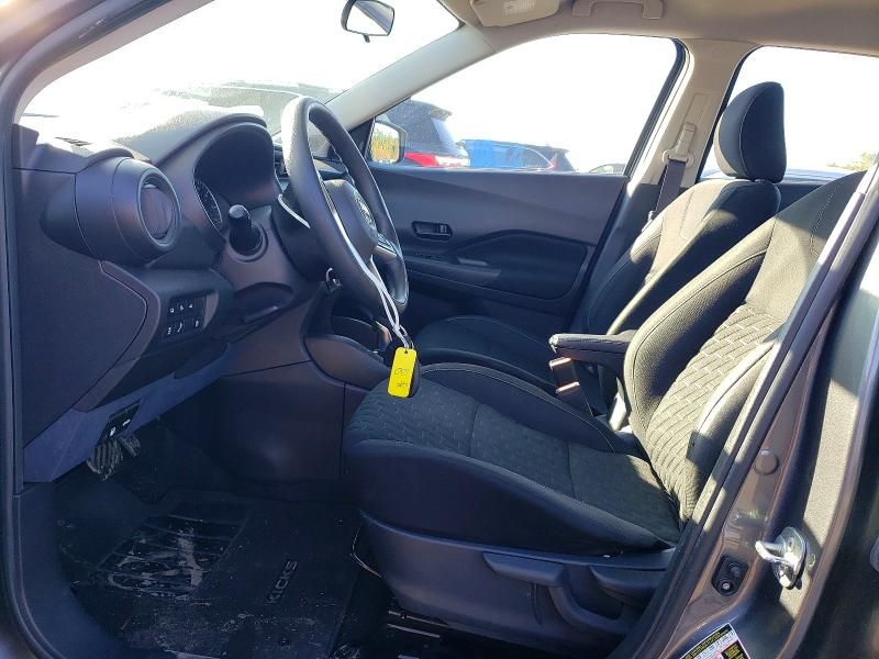 2021 Nissan Kicks s