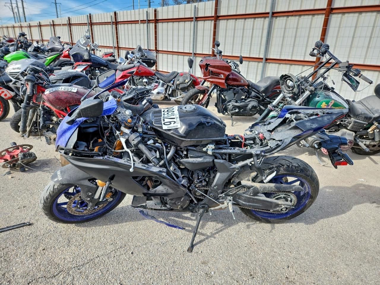 2025 Yamaha YZFR7