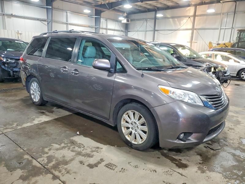 2013 Toyota Sienna xle