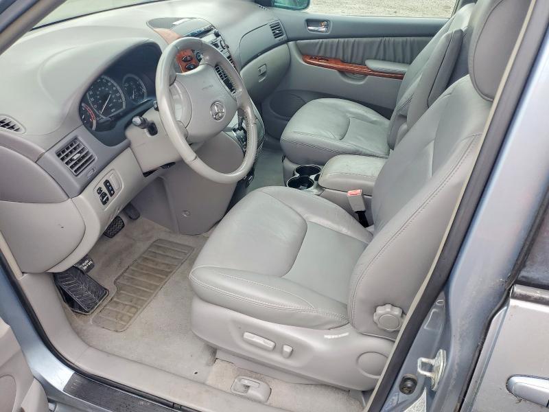 2004 Toyota Sienna xle 7-passenger