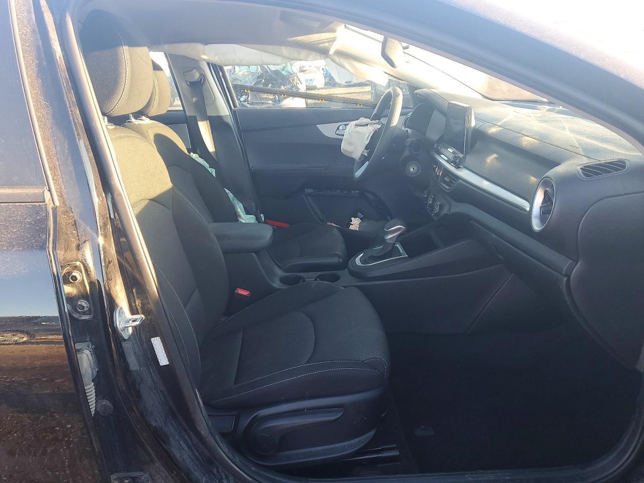 2023 KIA Forte lx