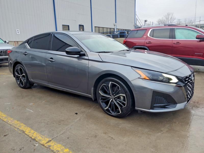 2024 Nissan Altima sr