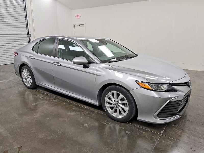 2021 Toyota Camry le