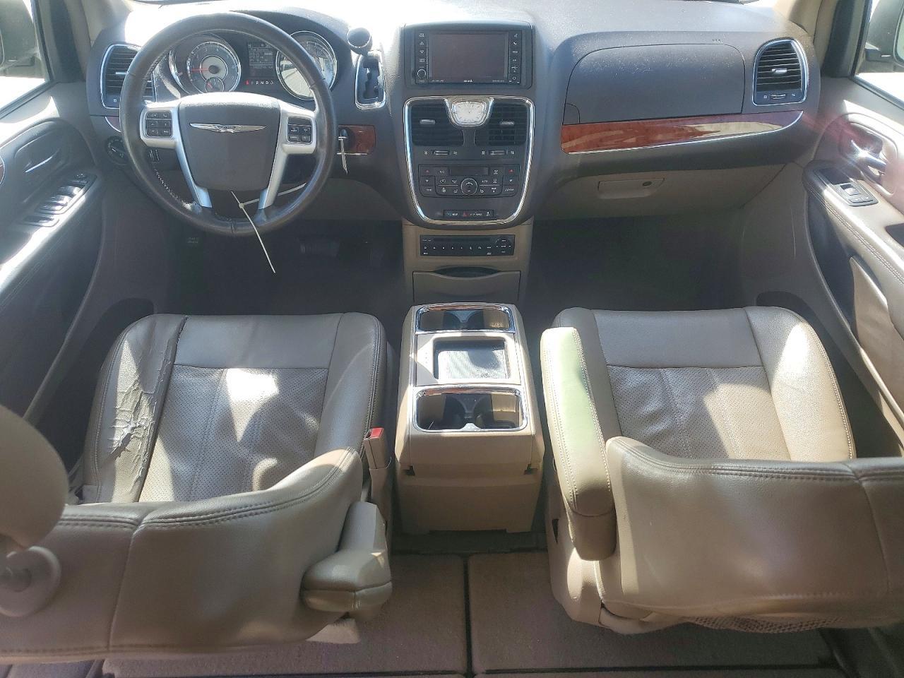 2012 Chrysler Town & Country Touring l