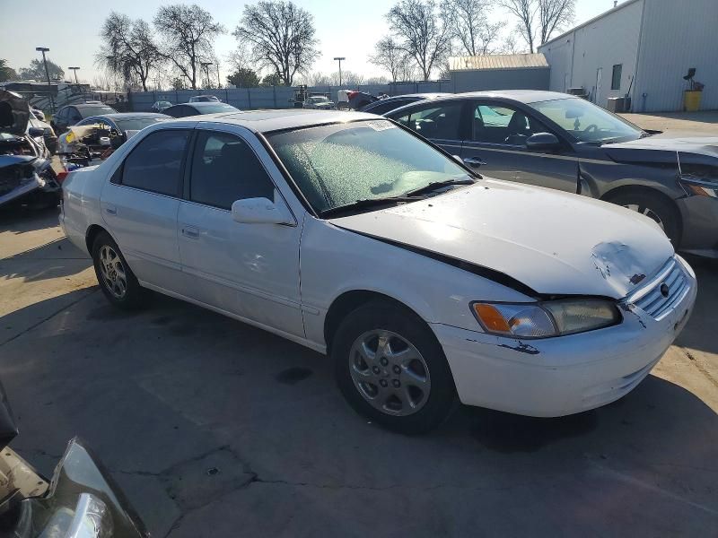 1999 Toyota Camry le